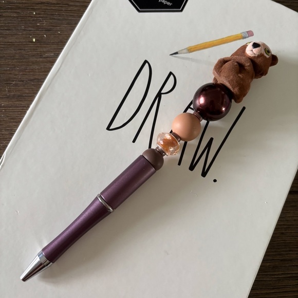 Jungle in my Pocket: Barnaby Brown Bear handmade beaded pen - Picture 2 of 3